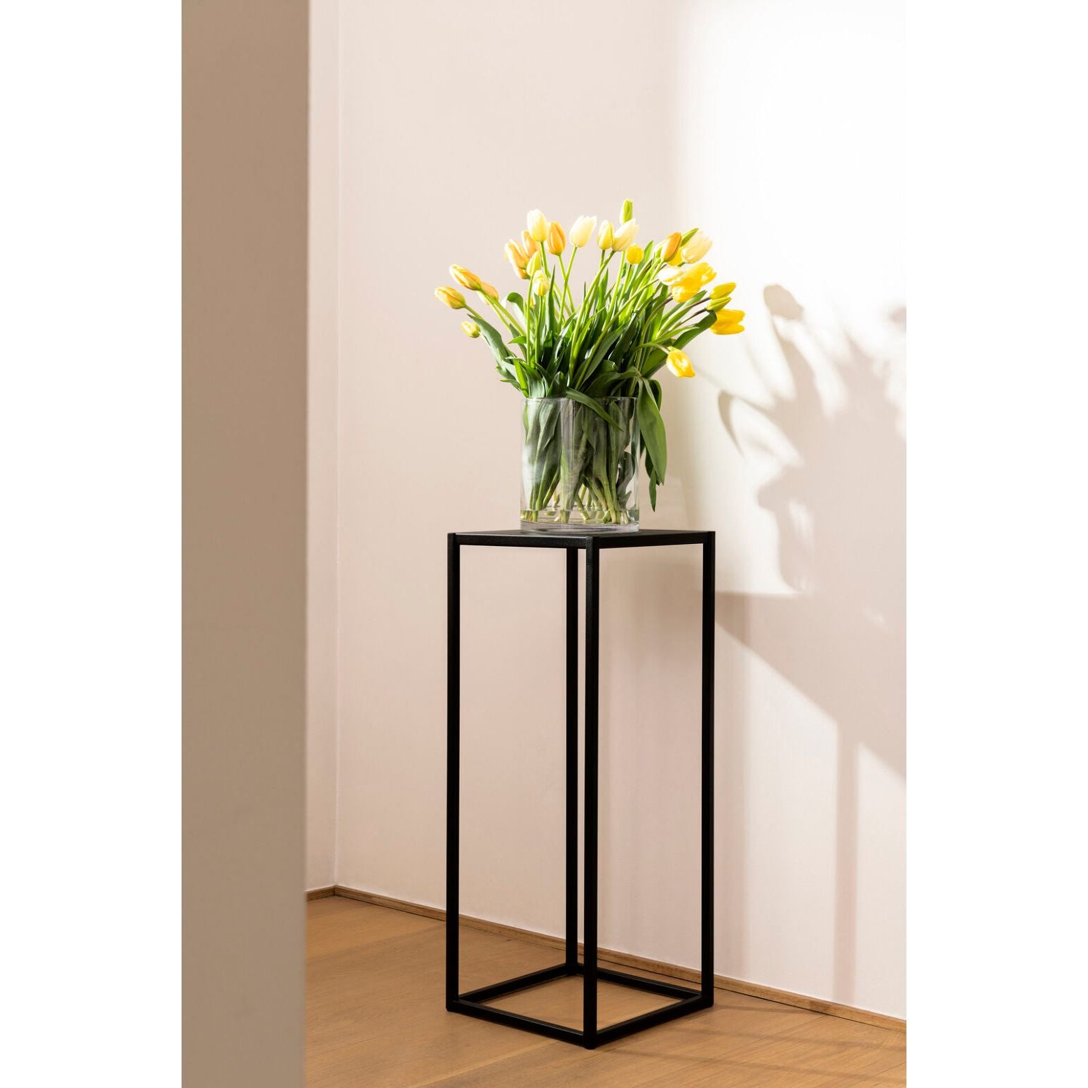 Scapa_Home_sokkel_Cubo hoog black metal sfeer