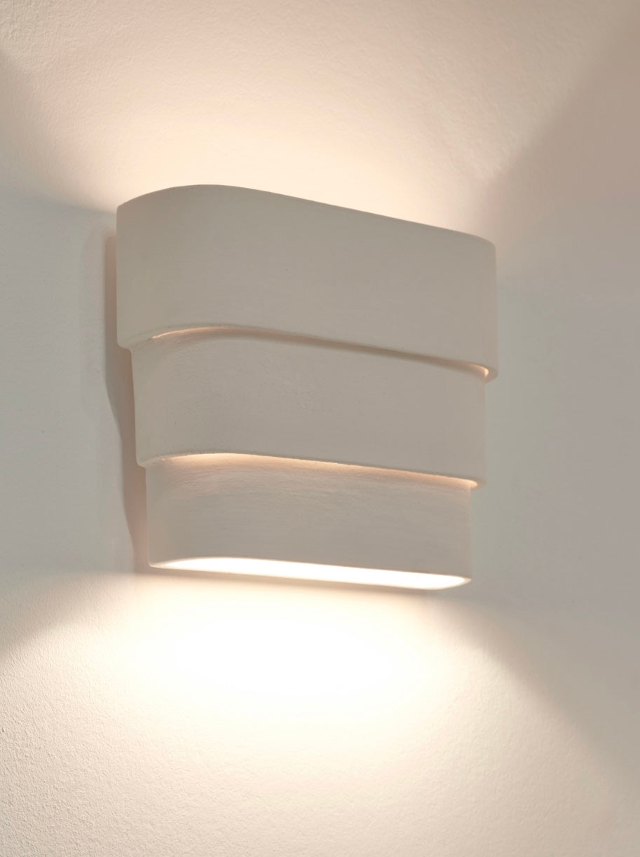 Serax by Anita Le Grelle keramische wandlamp 'Jack' in beige lamp aan zijaanzicht