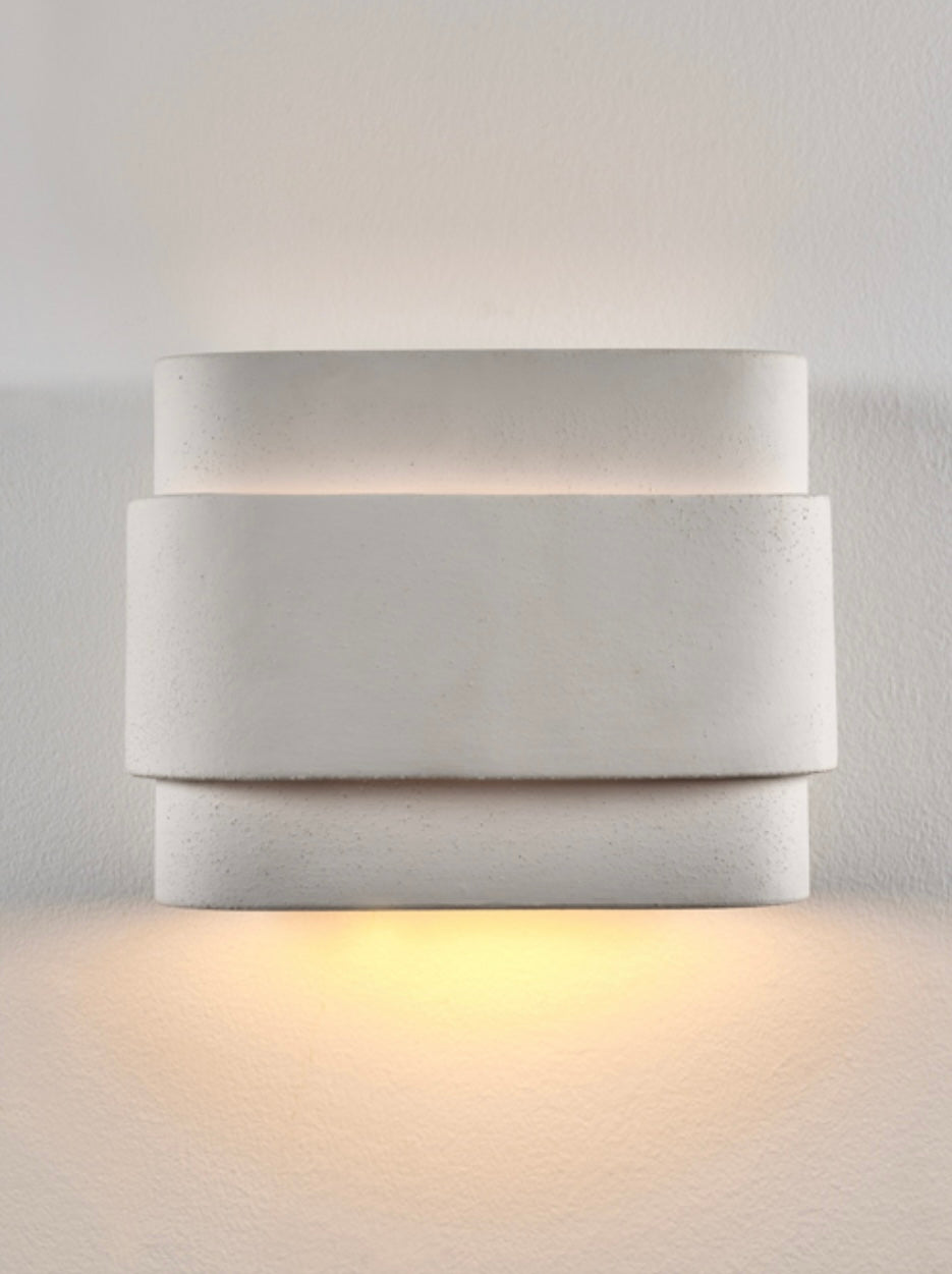 Serax by Anita Le Grelle keramische wandlamp 'Louis 01' in beige lamp aan vooraanzicht