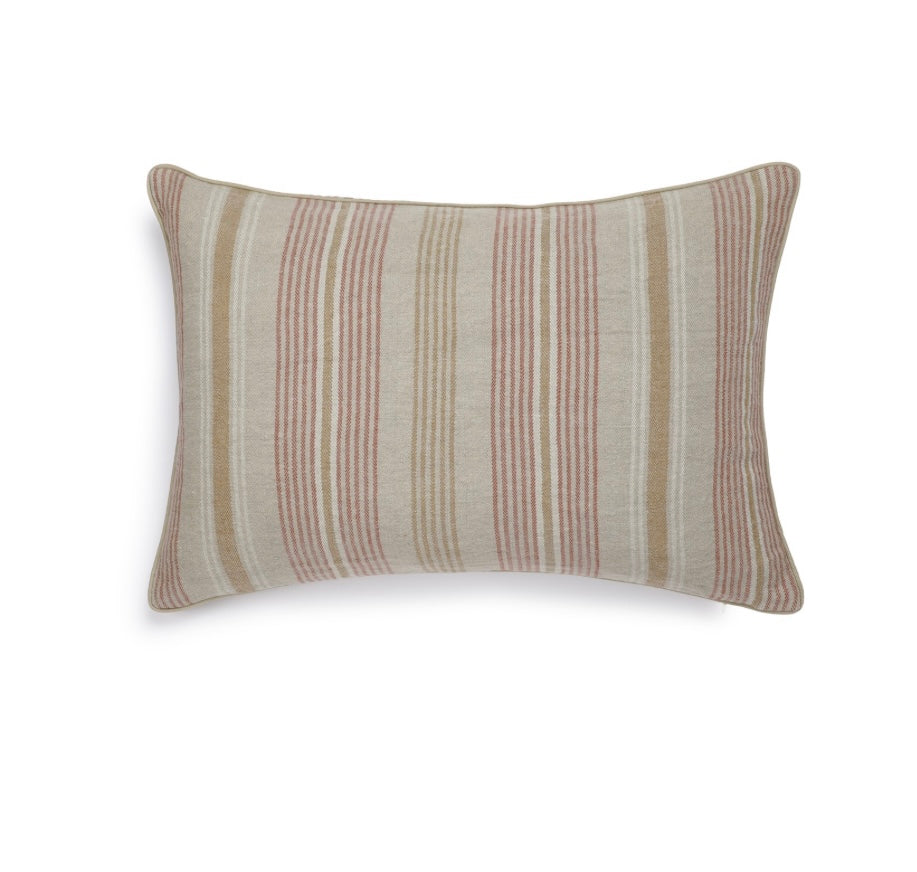 Scapa Home langwerpig sierkussen â€˜Riadâ€™ streep in terracotta en camel 40 x 60 cm