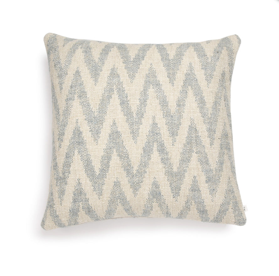 Scapa Home sierkussen â€˜Lidoâ€™ in lichtblauw visgraat patroon 50 x 50 cm