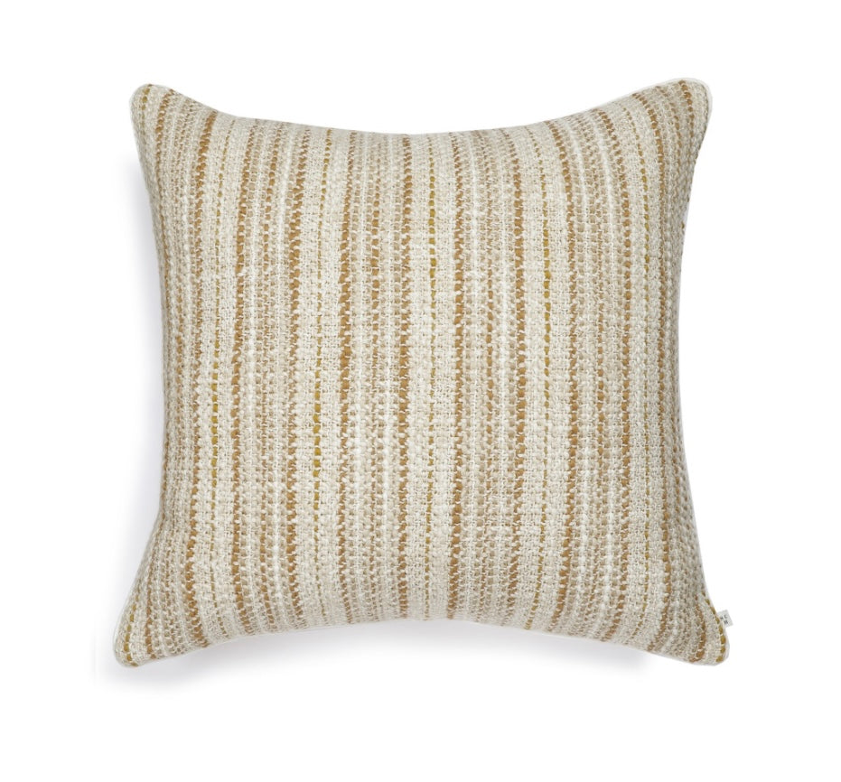 Scapa Home sierkussen â€˜Zahoraâ€™ in zand met camel streep 60 x 60 cm