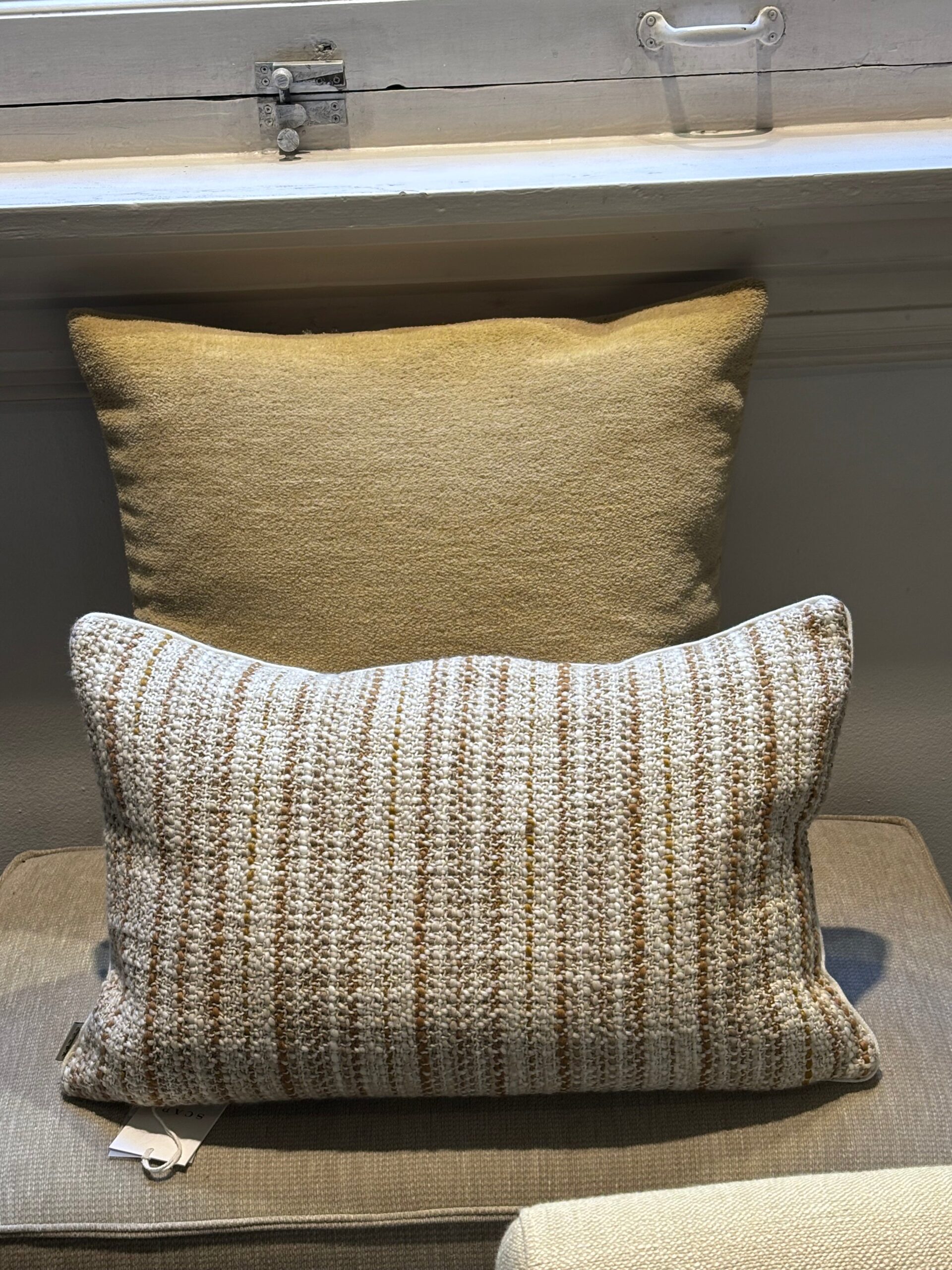 Scapa Home langwerpig sierkussen â€˜Zahoraâ€™ in zand met camel streep 40 x 60 cm