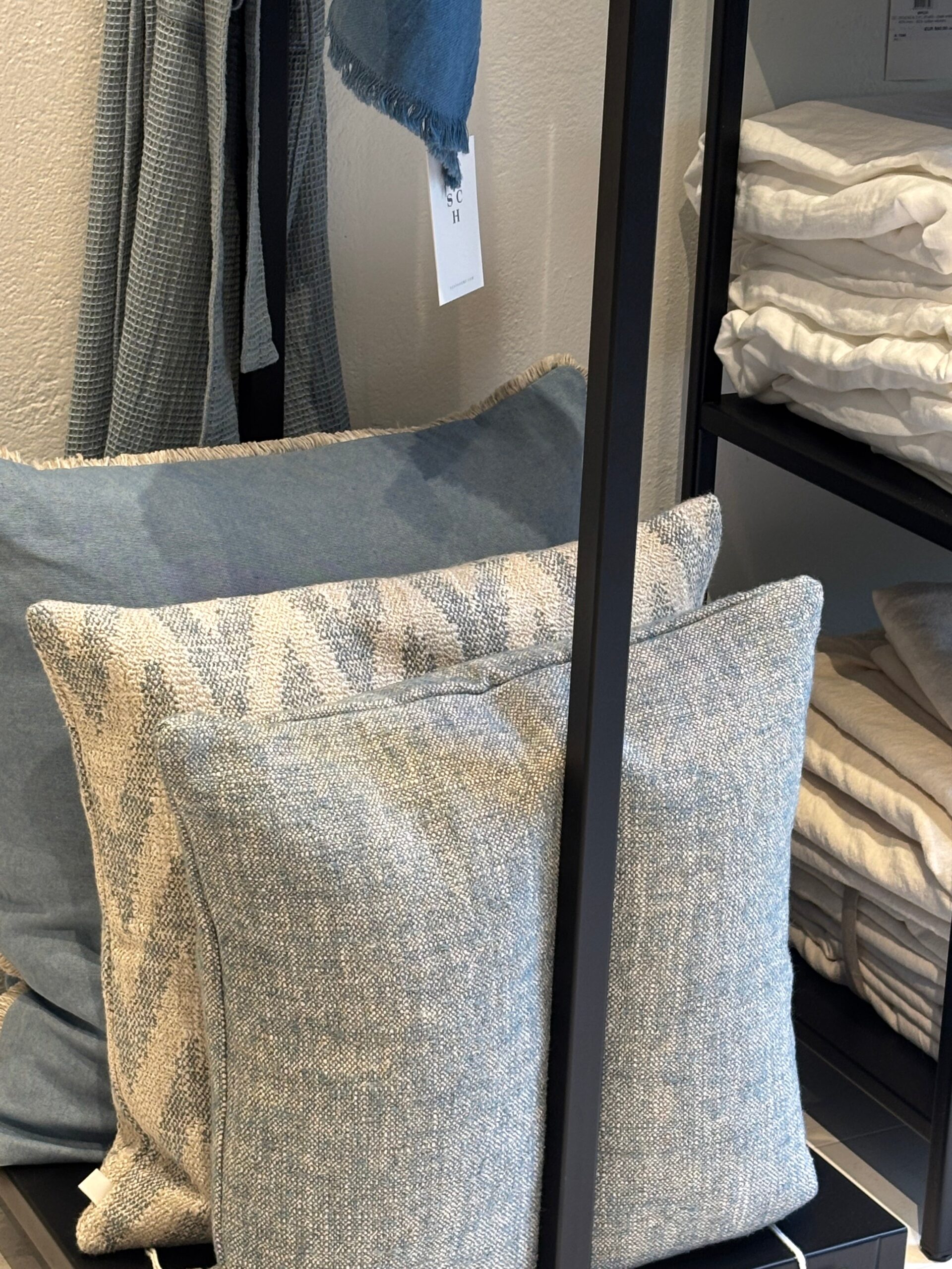 Scapa Home sierkussen â€˜Comoâ€™ en 'Lido' en 'Gina' in licht blauw 60 x 60 cm